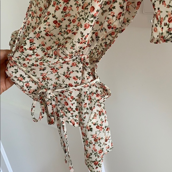 Honey Punch floral wrap cut out top - Picture 5 of 7